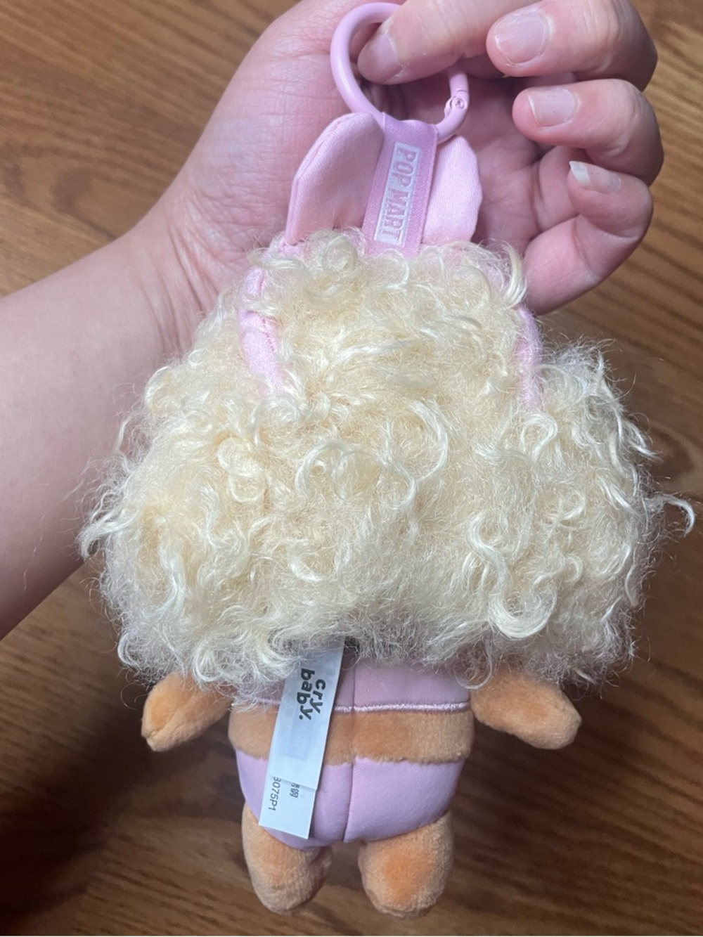 POP MART CRYBABY Vacation Mode On Full Sail Vinyl Plush Pendant Keychain - Picture 4 of 7
